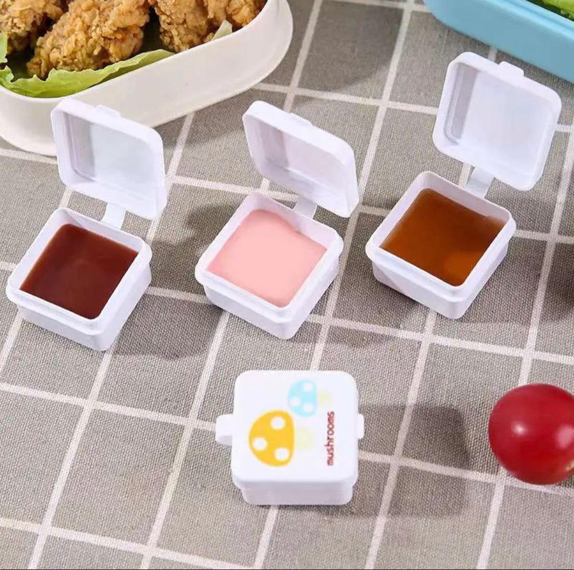 Pack of 4 Portable Small Salad Bento Box, Mini Sauce Ketchup Box, Plastic Seasoning Sauce Box