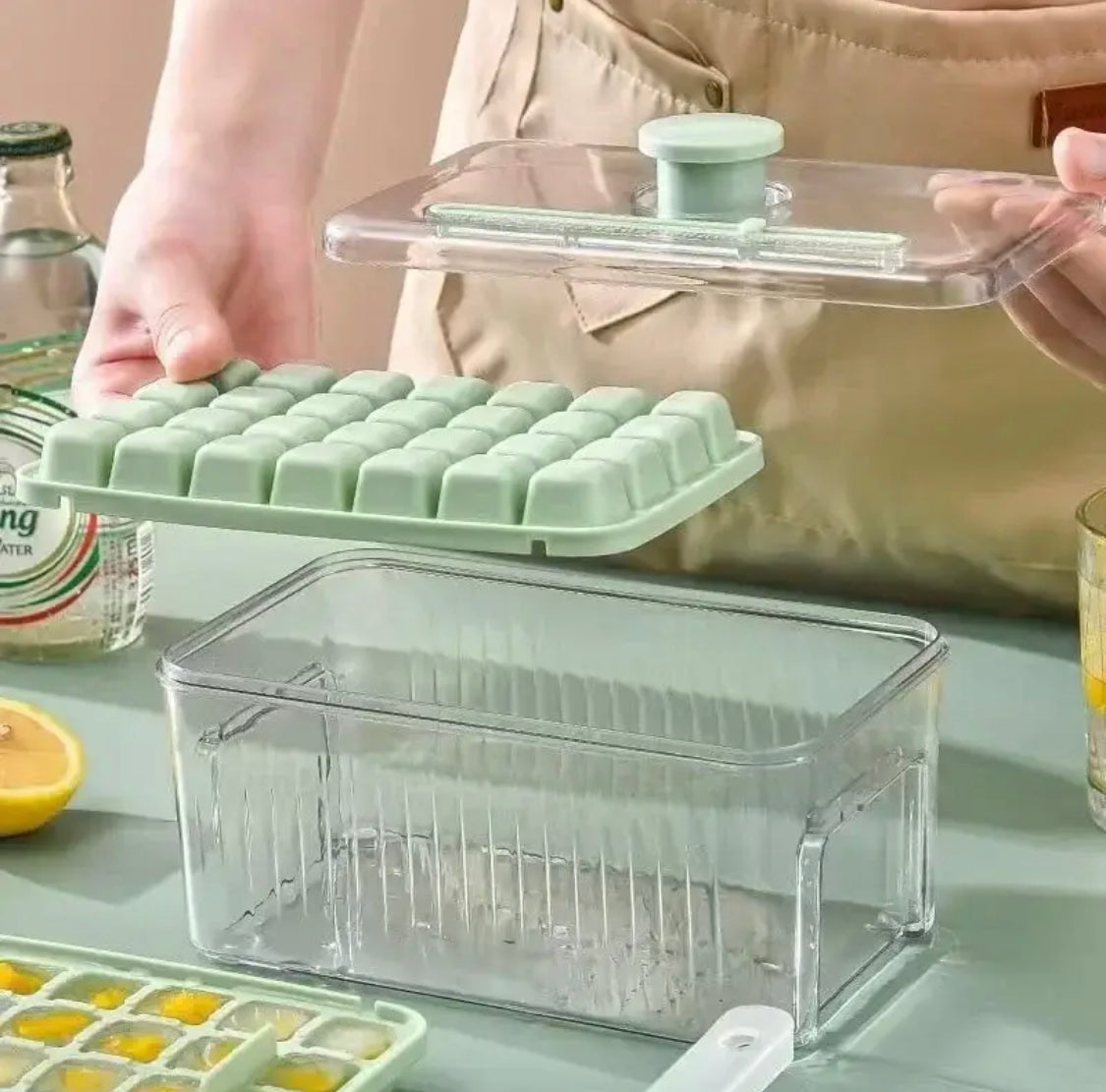 Creative One Button Press Type Ice Box, Silicone Ice Cube Tray Mould, Ice Box with Ice Scoop